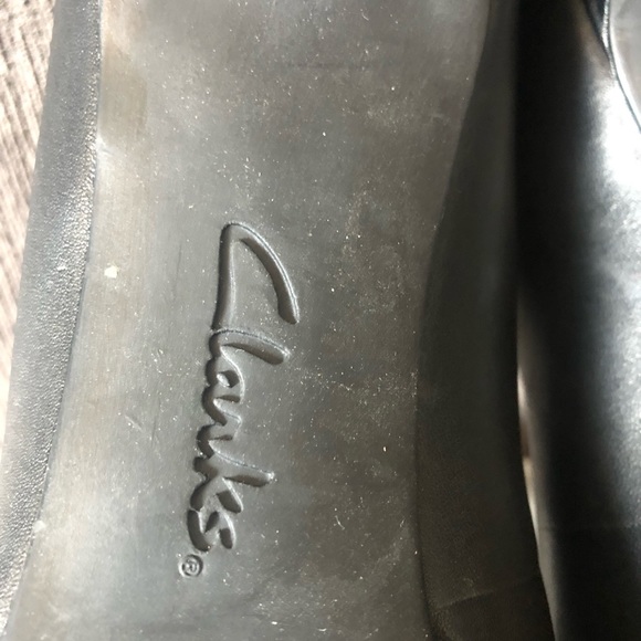 Stylish meet comfort! Previously loved Clark’s pumps. - Picture 5 of 6